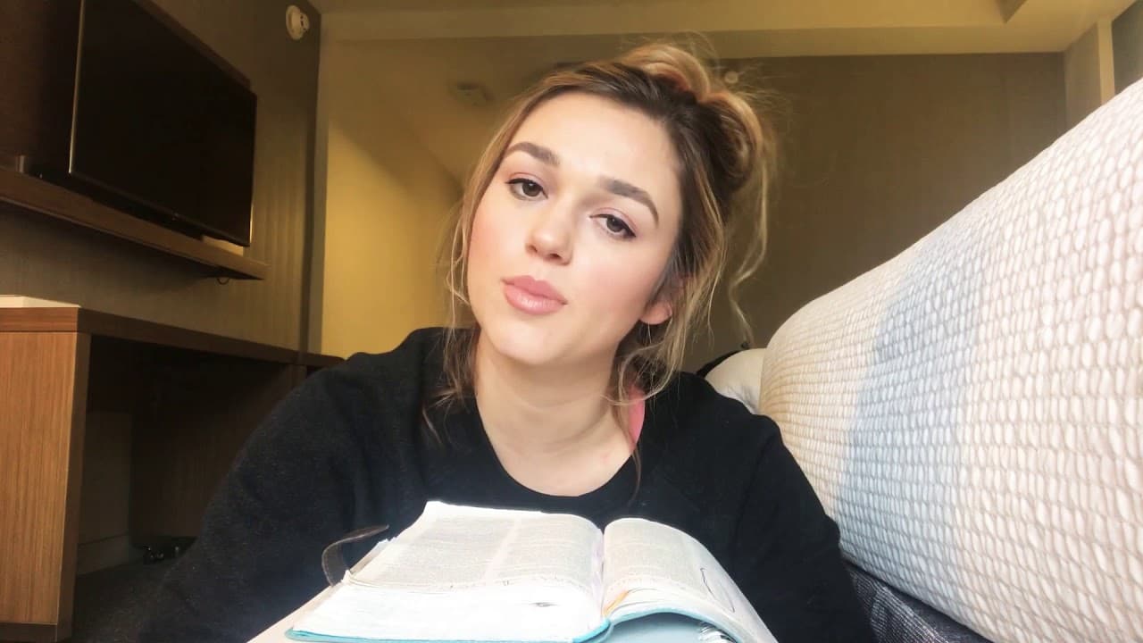 What is Sadie Robertson’s Powerful Word to Focus on in 2018?